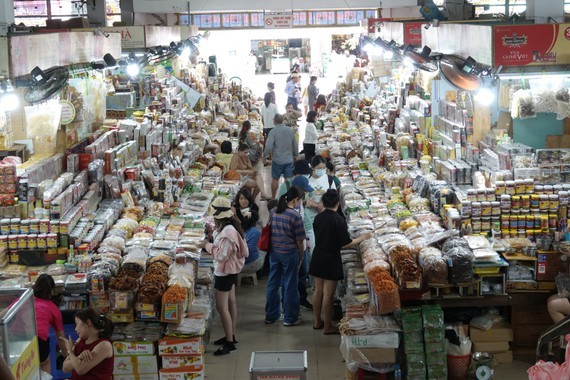 Vacationers interested in visiting indoor tourist attractions on long holidays ảnh 2