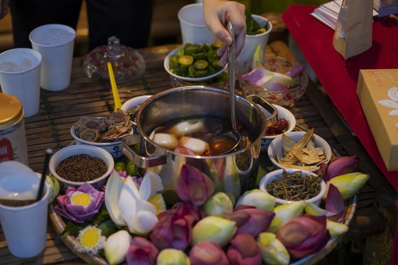 Vacationers interested in visiting indoor tourist attractions on long holidays ảnh 3