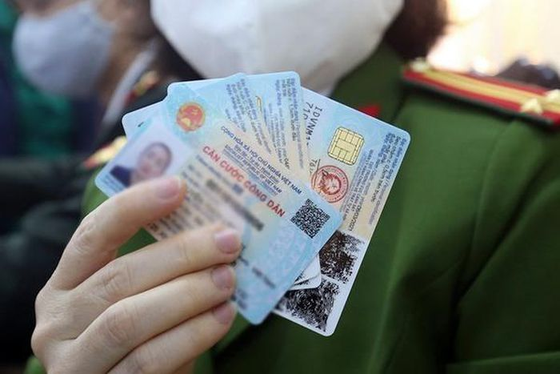 Chip-based citizen ID cards to be used to withdraw money at ATMs ảnh 1