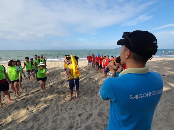 Millions of travelers book tours for summer vacation ảnh 2