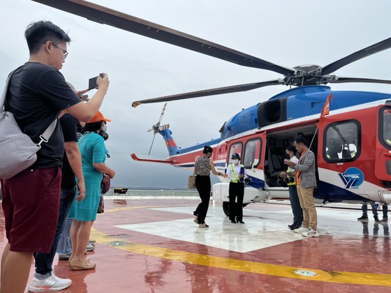 Millions of travelers book tours for summer vacation ảnh 3