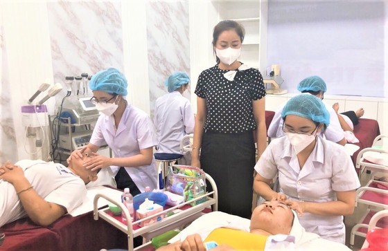 Beauty care training courses attract more students ảnh 1