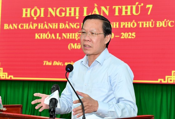 HCMC Chairman directs to remove obstacles to social housing projects ảnh 1