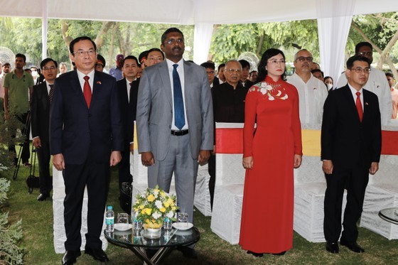 HCMC Secretary attends inauguration ceremony of Uncle Ho statue in New Delhi ảnh 3