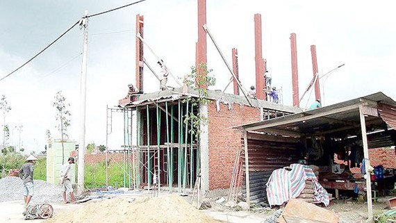 Investors complain 2-year-long time of receiving construction permits ảnh 1