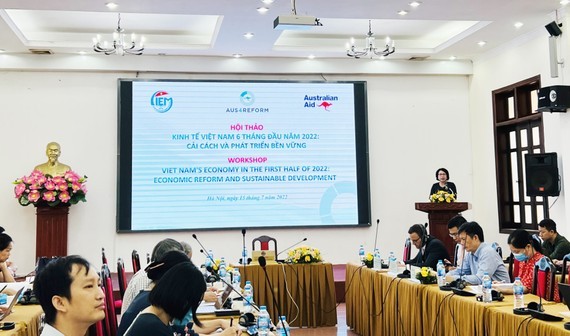 Vietnam's economy in 2022 may grow by 6.7 percent: CIEM ảnh 1