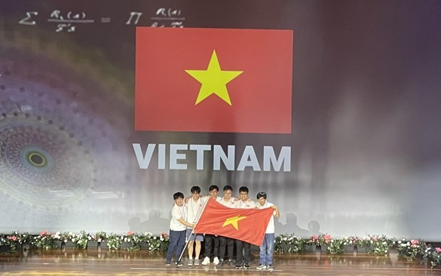 Vietnamese students bring home medals from Int’l Mathematical Olympiad ảnh 1