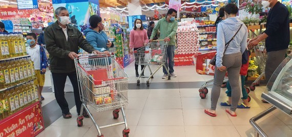 Revived tourism industry prospers service and retail in Da Nang ảnh 1