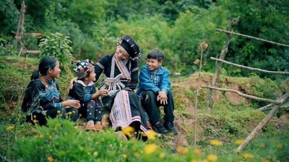 Music videos with breathtaking natural beauty make you want to travel ảnh 1