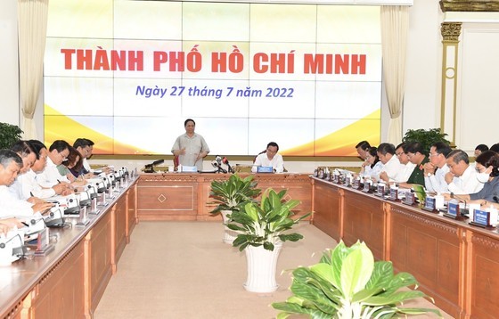PM stresses removing bottlenecks for HCMC’s acceleration ảnh 1