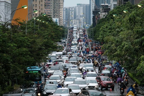 Tropical depression causes heavy rain in Northern provinces, congestion in Hanoi ảnh 2