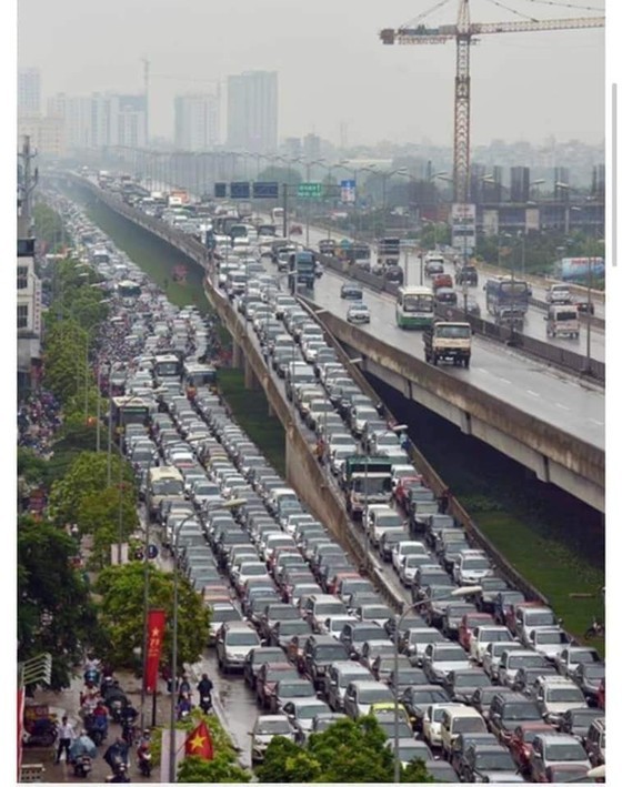 ​PM asks to prevent congestion at bus stations during national holiday ảnh 1