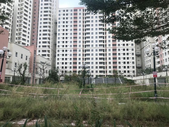 Abandoned resettlement apartments -waste of government’s investment ảnh 1