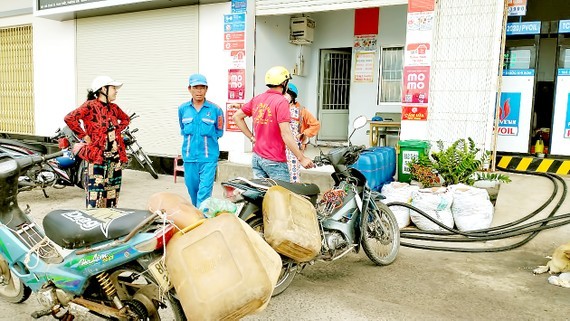 Inspection teams set up to check petroleum businesses ảnh 1