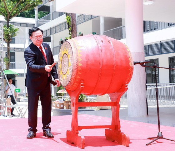 NA Chairman: Vietnamese government attaches special importance to education ảnh 4