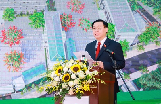 NA Chairman: Vietnamese government attaches special importance to education ảnh 2