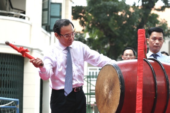 HCMC leaders attend new school year opening ceremony ảnh 2
