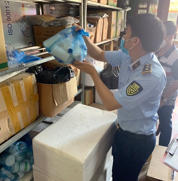 Fraudulent, substandard vaccines, veterinary drugs available on social networks ảnh 1