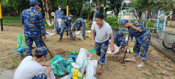 Central region braces for typhoon Noru ảnh 9