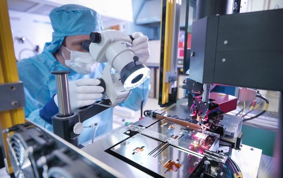 Hi-tech manufacturing will boost economic growth in Vietnam ảnh 1
