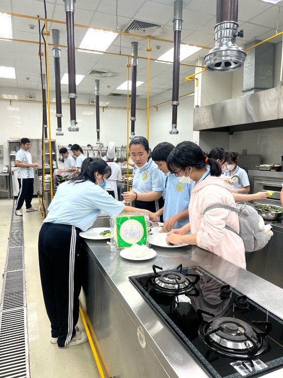 Career guidance needs to change in constant developments in labor market ảnh 1