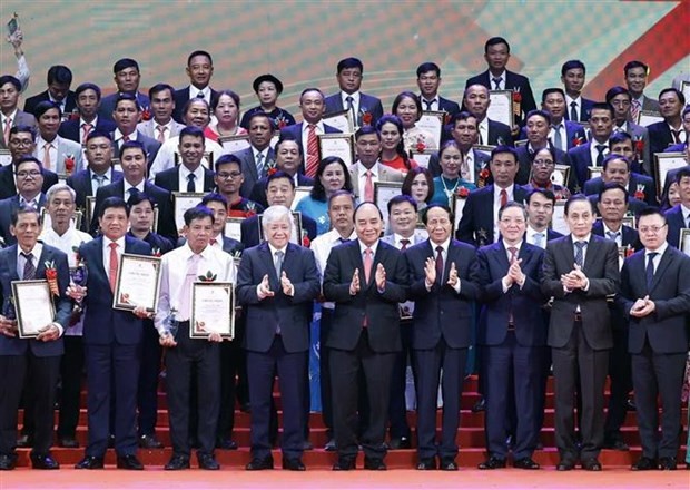 100 outstanding Vietnamese farmers in 2022 honoured ảnh 1