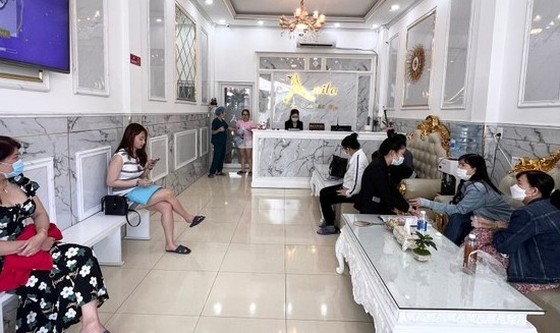 Several private medical clinics in HCMC suspend operations ảnh 2