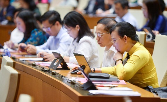 Tougher sanctions proposed for individuals that violate law on social network ảnh 1