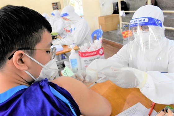 Covid prevention measures strengthened after drivers infected with coronavirus ảnh 1