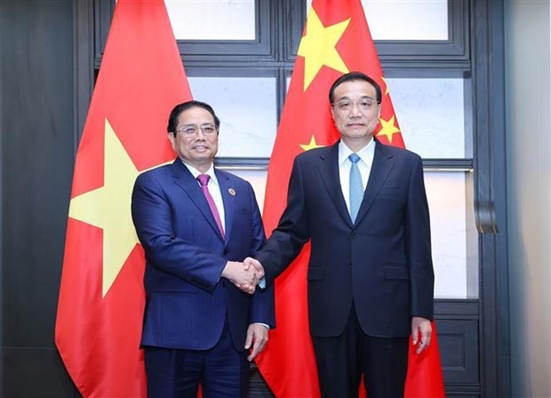 Vietnam gives top priority to developing ties with China: PM ảnh 1