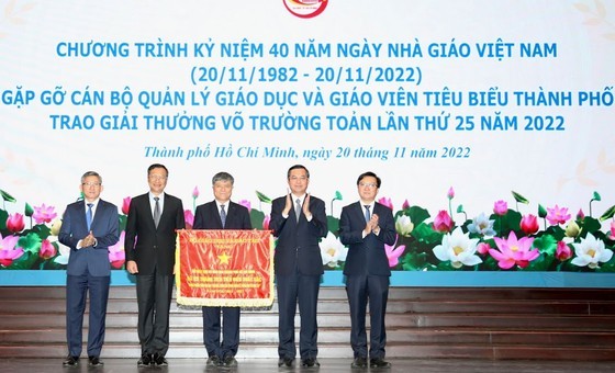 HCMC holds celebration to honor oustanding winners of Vo Truong Toan award ảnh 5