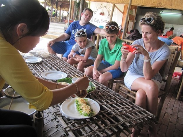 Ancient town tourism needs refreshing for recovery ảnh 1