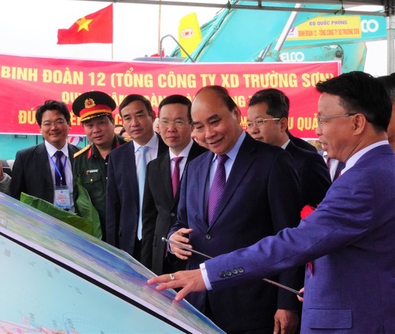 President Phuc: Da Nang port has potential for economic exchanges ảnh 2