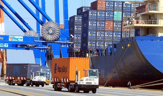 Despite the influences of the global economic slowdown, Vietnam may still top ASEAN countries in terms of growth, according to experts from HSBC. (Photo: VNA)