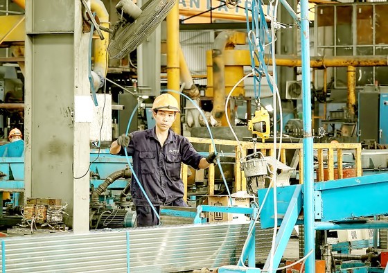 Firms nationwide announce year-end bonus for employees