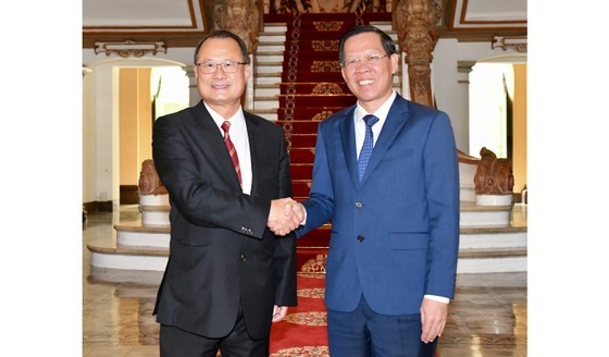 Mr. Phan Van Mai (R) and Mr. Jonathan Choi