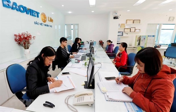 Customers at a Bao Viet Holdings’ office in the northern city of Hai Phong. (Photo: VNA)