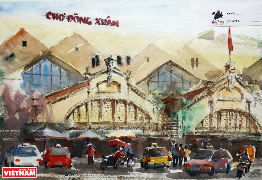 Dong Xuan Market has long been a tourist attraction in Hanoi, thanks to its prime location in the heart of this city as well as the impressive architecture and history. (Photo: VNP/VNA)