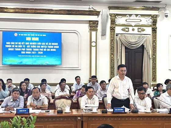 Chairman of Binh Chanh People's Committee Vo Duc Thanh speaks at the conference Chairman of Binh Chanh People's Committee Vo Duc Thanh speaks at the conference