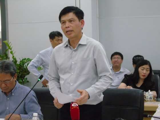 Deputy Minister of Transport Le Anh Tuan reports the progress of Ben Luc - Long Thanh Expressway Project