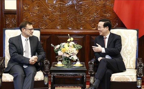 President Vo Van Thuong (R) and Australian Ambassador to Vietnam Andrew Goledzinowski (Photo: VNA)