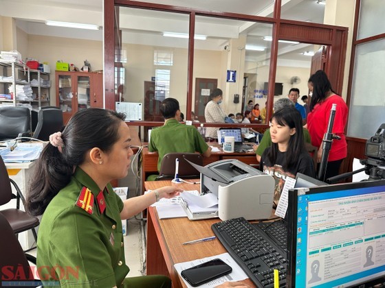 Police hurry to issue chip-based citizen ID cards for students ảnh 2 Police hurry to issue chip-based citizen ID cards for students ảnh 2