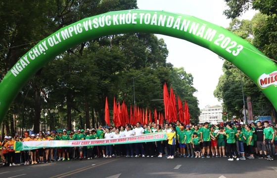 Some 7,000 runners take part in the Olympic Run Day in Ho Chi Minh Citys downtown this morning (Photo: SGGP)