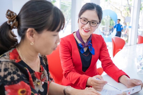 A bank staff is guiding a customer to finish loan lending procedure A bank staff is guiding a customer to finish loan lending procedure