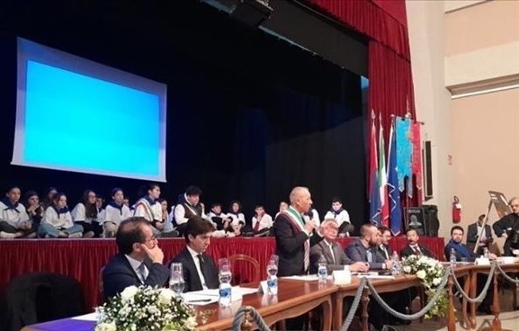 Mayor of Castelplanio city Fabio Badiali speaks at the opening ceremony of the Carlo Urbani Museum. (Photo: VNA)