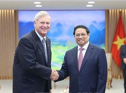 Prime Minister Pham Minh Chinh (R) and US Secretary of Agriculture Thomas Vilsack. (Photo: VNA)