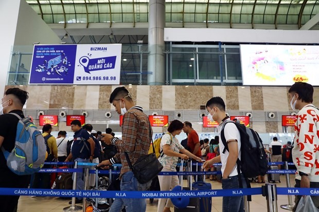 Passengers wait to handle boarding procedures at the Noi Bai International Airport. (Photo: VNA) Passengers wait to handle boarding procedures at the Noi Bai International Airport. (Photo: VNA)