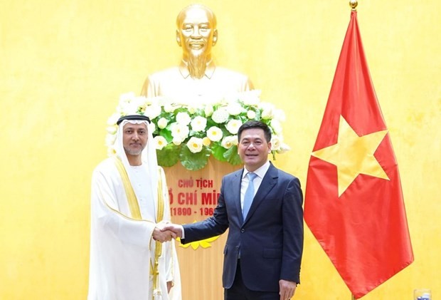Minister of Industry and Trade Nguyen Hong Dien (R) and Ambassador of the UAE to Vietnam Bader Almatrooshi. (Photo: VNA) Minister of Industry and Trade Nguyen Hong Dien (R) and Ambassador of the UAE to Vietnam Bader Almatrooshi. (Photo: VNA)