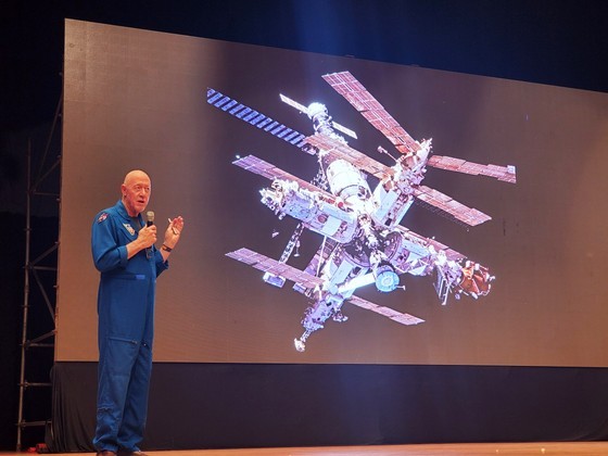 Former astronaut Baker at the ceremony