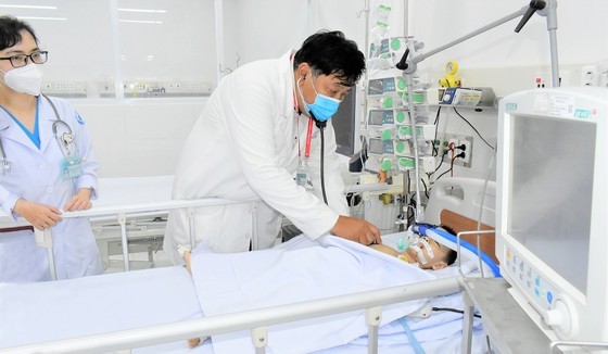 Medical experts warn of unprecedented overlapping epidemic Medical experts warn of unprecedented overlapping epidemic